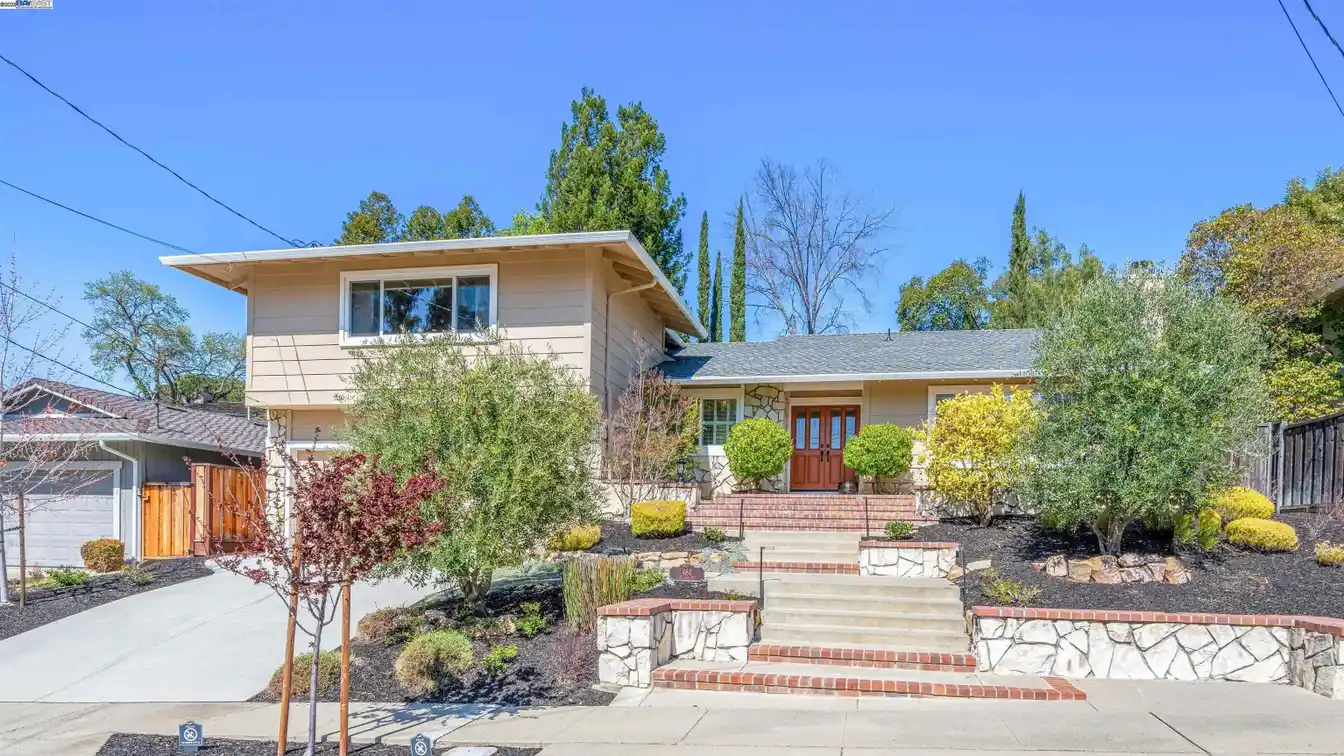 Beautiful Home in a Convenient Location