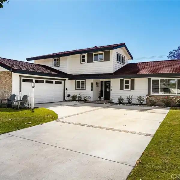 STUNNING TURNKEY HOME
