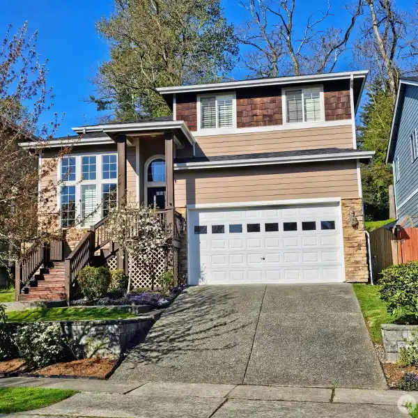 BEAUTIFUL HOME AT THE PARK AT CREEKSIDE