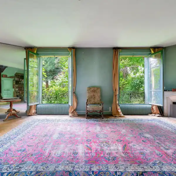 GREAT POTENTIAL IN A LUSH SETTING