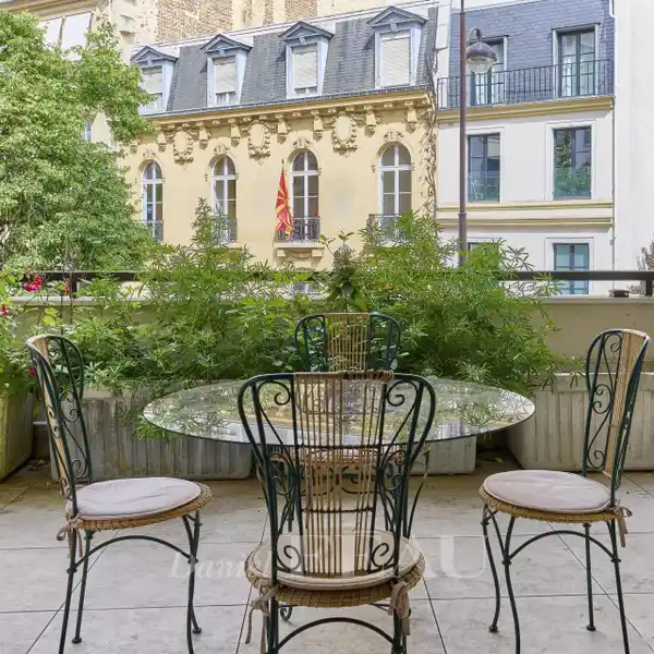 LOVELY APARTMENT WITH EXPANSIVE TERRACE