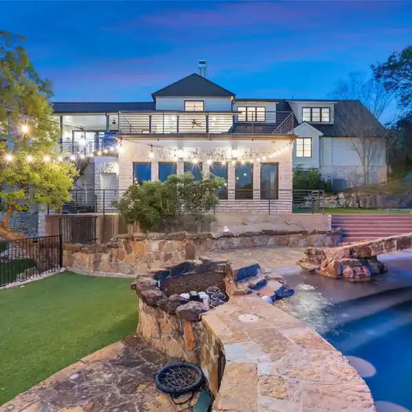 FARMHOUSE CHARM WITH CONTEMPORARY SOPHISTICATION