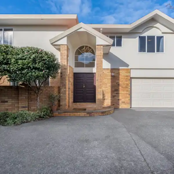 PEACEFUL FAMILY LIVING IN PRESTIGIOUS EPSOM