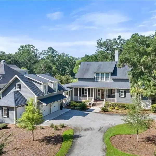 ENCHANTING OLDFIELD HOME