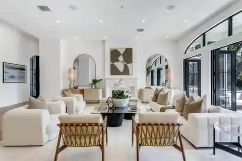 Stately Residence in Les Jardins