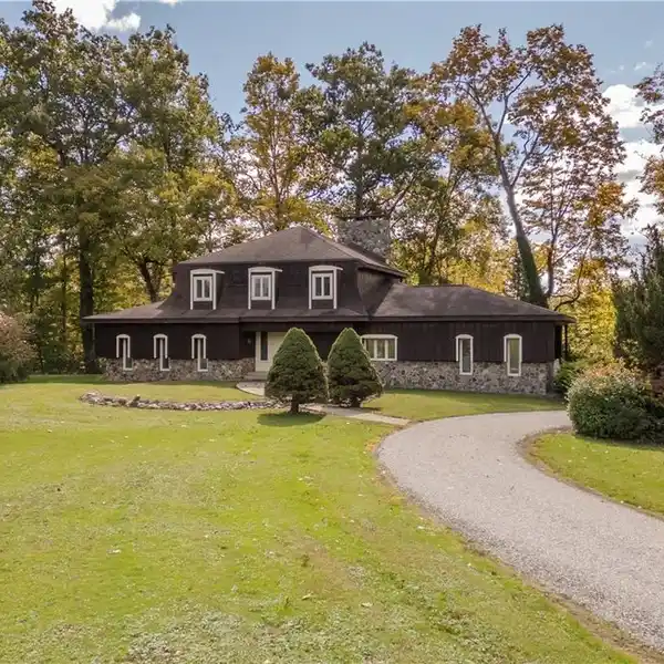 PALATIAL SECLUDED PROPERTY