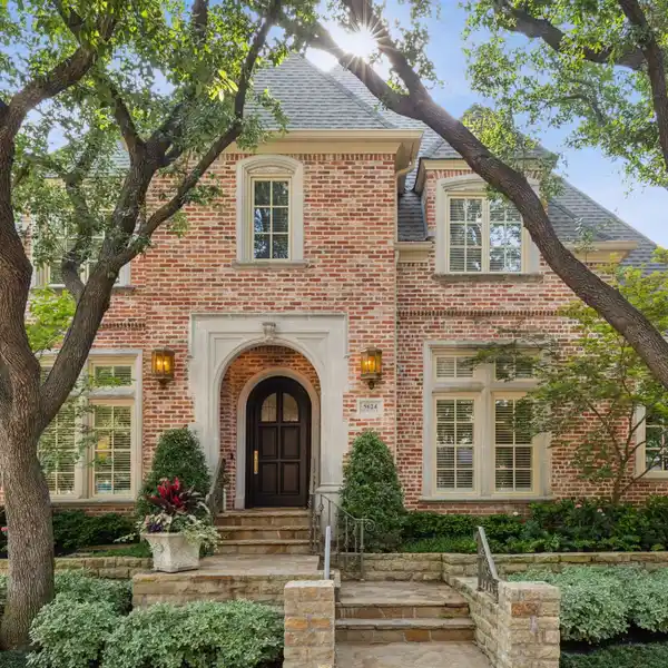 BEAUTIFULLY UPDATED TRADITIONAL RESIDENCE