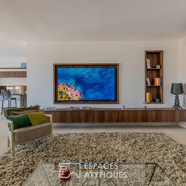 CONTEMPORARY SINGLE-STOREY VILLA
