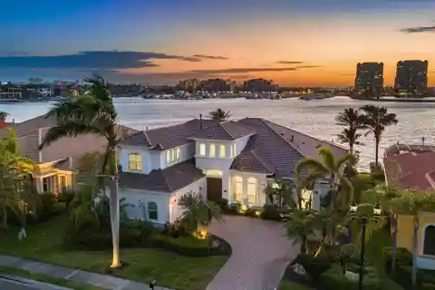 Beautifully Modernized Residence in Riviera Dunes