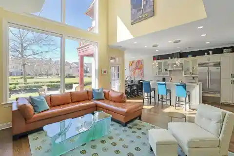 Rare Carriage House in Hudson Harbor