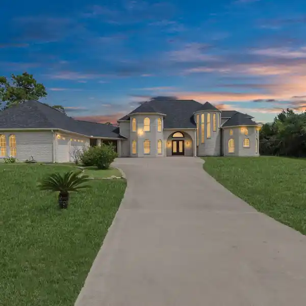 CUSTOM-BUILT HOME OFFERING COUNTRY LIVING NEAR THE CITY