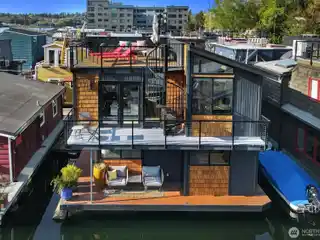 Floating Home in a Famous Community