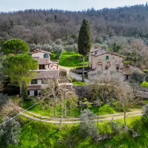 BEAUTIFUL PROPERTY SITUATED ON THE HILLS OF FLORENCE