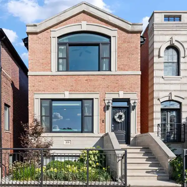ELEGANCE AND COMFORT IN THE HEART OF BUCKTOWN