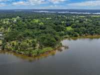 EL ÚLTIMO PARAÍSO FRENTE AL LAGO EN 25,5 ACRES