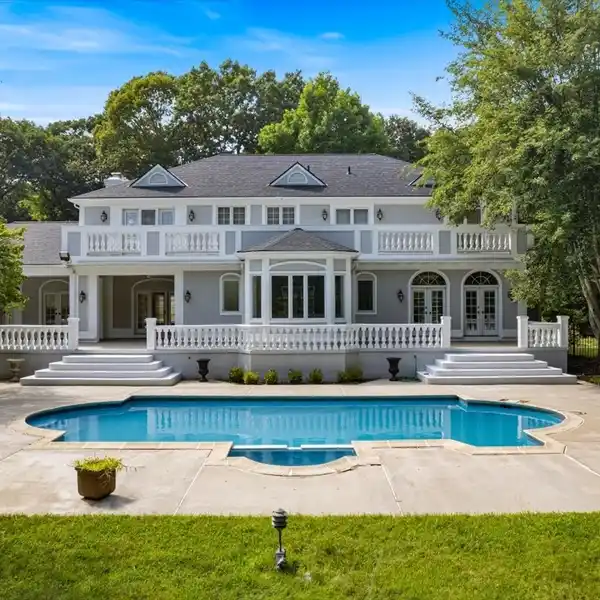 MODERN EUROPEAN VILLA STYLE LIVING ON THE CONNECTICUT SHORELINE