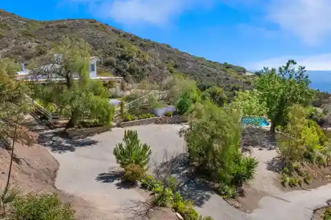 Six-acre Ocean View Ranch Retreat in Central Malibu