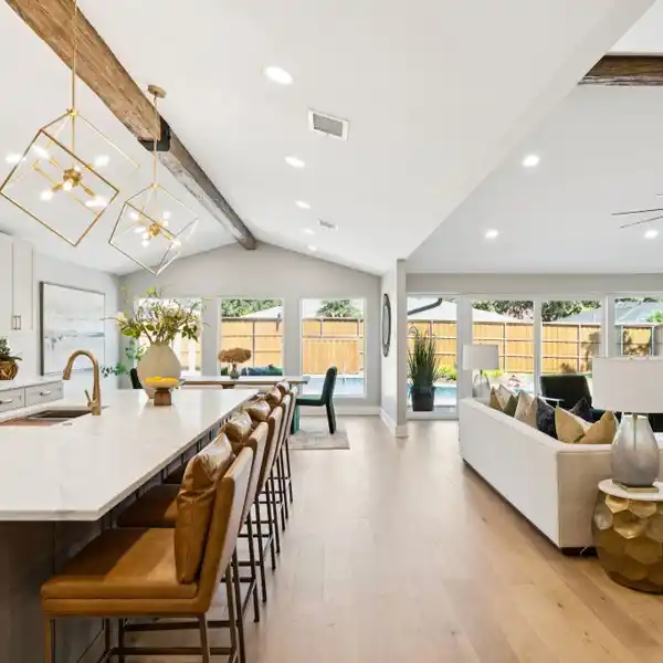 BEAUTIFUL HOME IN DESIRABLE FOREST GLEN