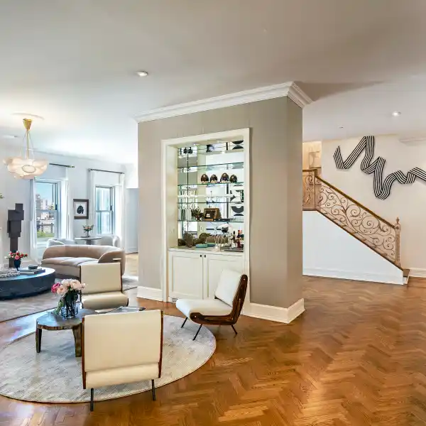 UNIQUE PLAZA HOTEL CORNER DUPLEX HOME
