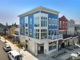 Unique Pacific Landing Townhome