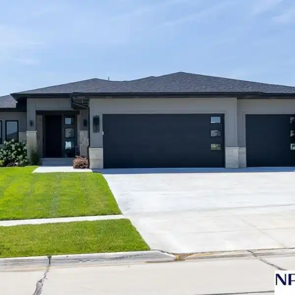 STYLE AND COMFORT IN WHITE HORSE