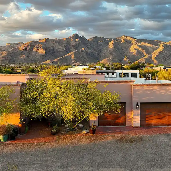 LA QUINTA MASTERPIECE WITH STUNNING CATALINA MOUNTAIN VIEWS