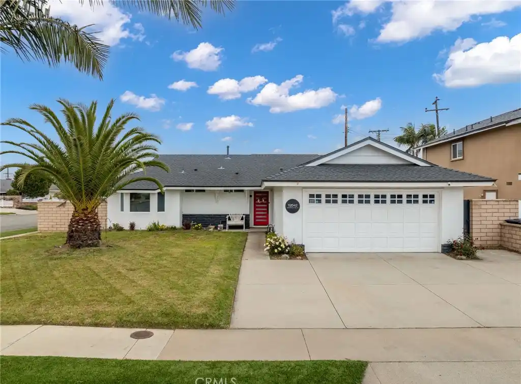 Light-filled Home in Sought-after Glen Mar