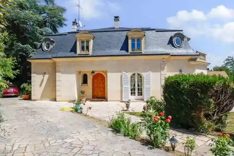 Incredibly Well Kept Estate