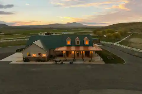 Spacious Acreage Retreat with Stunning Mountain Views