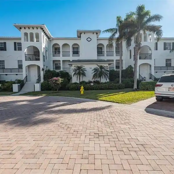 END UNIT WITH THE BEST FLOOR PLAN IN BREAKWATER