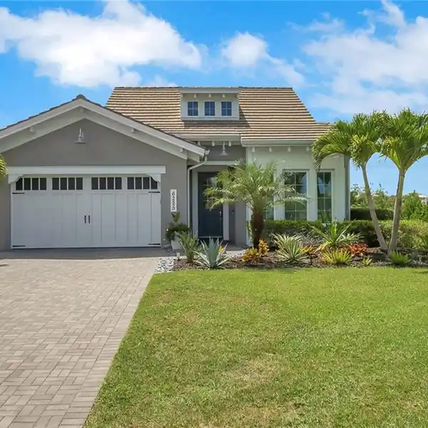 STUNNING CONTEMPORARY GARDENIA MODEL POOL HOME