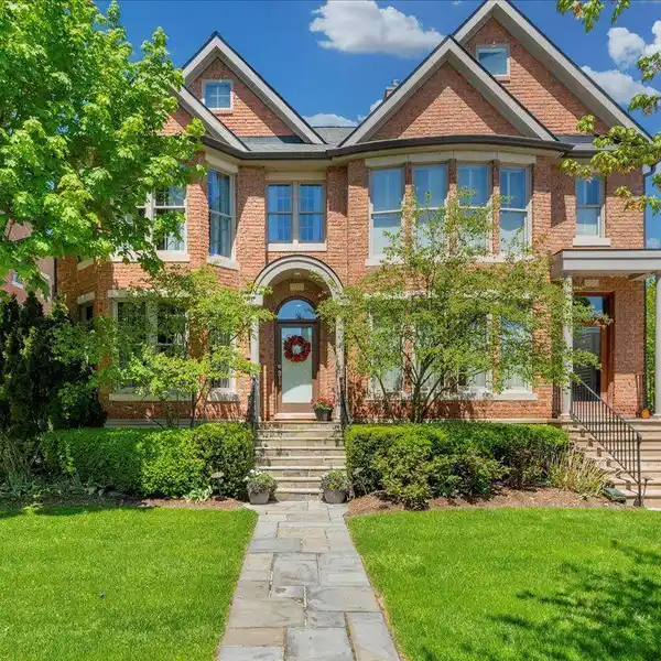 CHARMING BROWNSTONE TOWNHOUSE