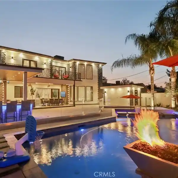 GRANADA HILLS STUNNER