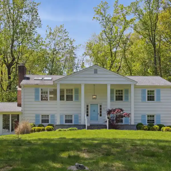 MOVE-IN READY HOME WITH PRIVATE SUNROOM
