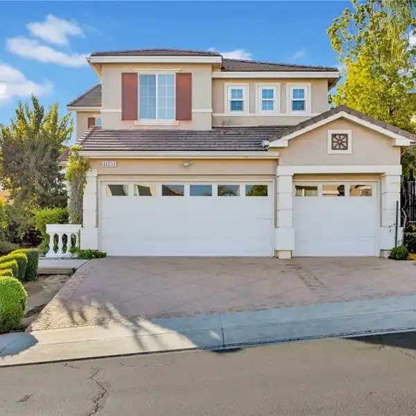 TIMELESS ELEGANCE WITH BREATHTAKING ARCHITECTURAL DETAIL