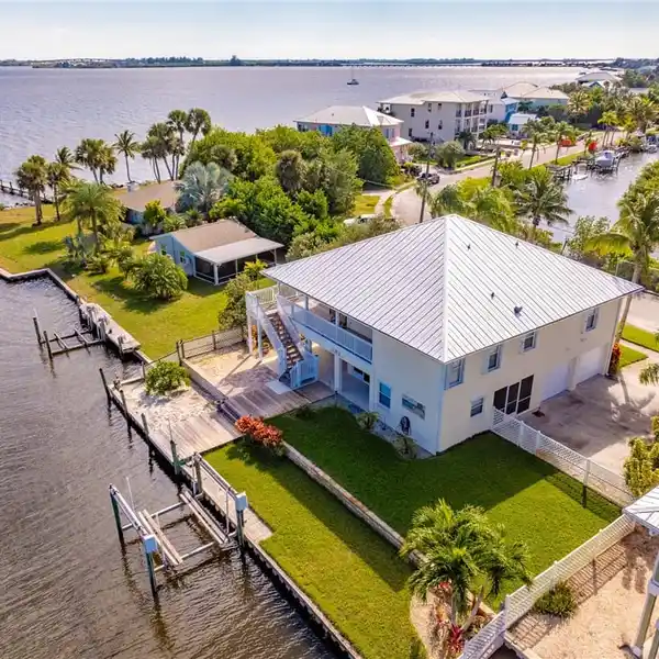 MESMERIZING INTERCOASTAL VIEWS FOR A LIFETIME