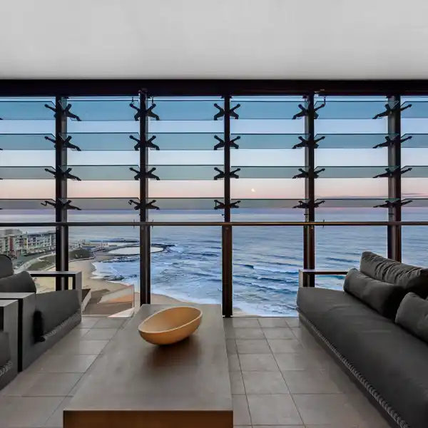 WHOLE-FLOOR OCEANFRONT APARTMENT
