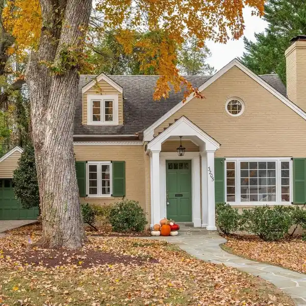 CLASSIC CHEVY CHASE CHARM MEETS MODERN COMFORT