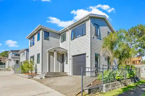 Contemporary Comfort in Prime Location