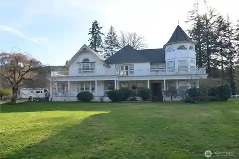 Victorian Estate on 20.55 Waterfront Acres