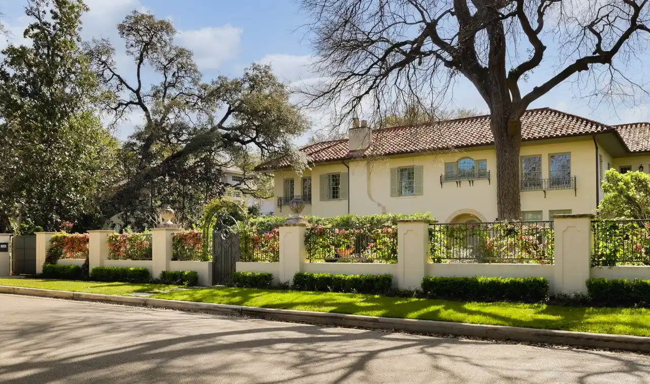 Restored Estate in the Heart of Old Enfield