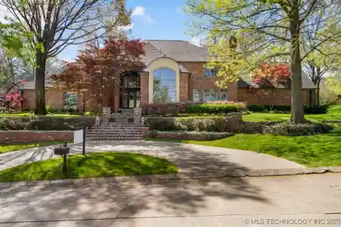 Unique Original Owner Home in Hunters Pointe