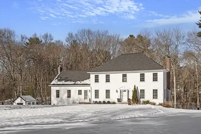 Classic Colonial on a Desirable Cul-de-sac