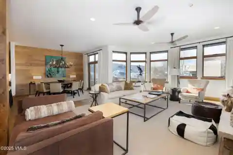 Private Townhome with Expansive Mountain Views