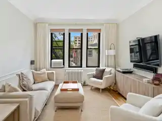 Beautifully Renovated Prewar Apartment in Brooklyn Heights