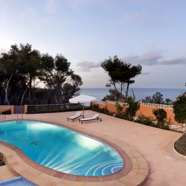 BEAUTIFUL VILLA LOCATED IN EXCLUSIVE RESIDENTIAL AREA