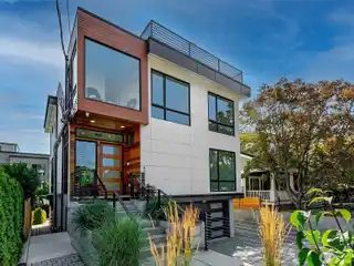 Luxurious Lock & Go Living at Hawthorne Residences