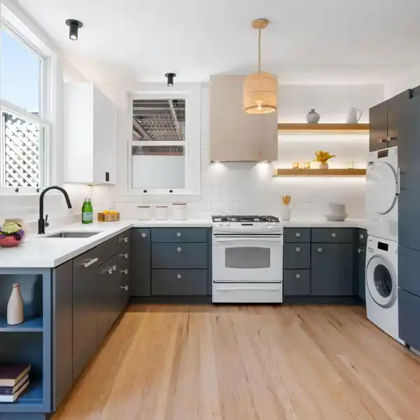 FRESHLY UPDATED UNIT IN AN 1897 QUEEN ANNE BUILDING
