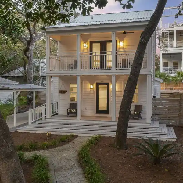 TURNKEY BEACH HOUSE A BLOCK TO THE SAND