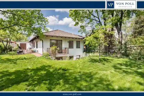 Spacious Detached House with South-facing Garden